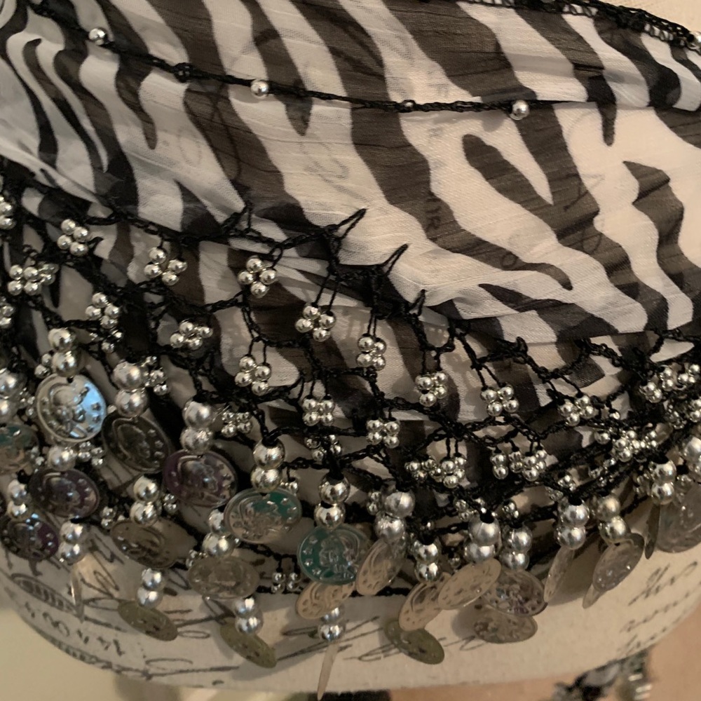 Scarf-Dangle - Picture 4 of 9